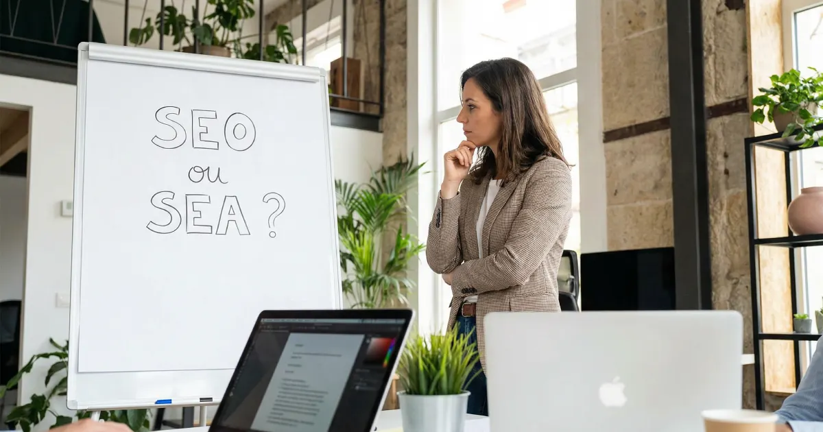 Comparatif SEO vs Google Ads : avantages, limites et stratégie combinée pour le trafic en 2026